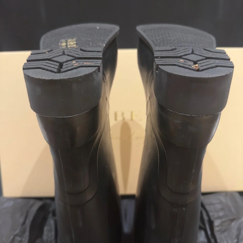 Burberry Boots - Picture 8 of 9